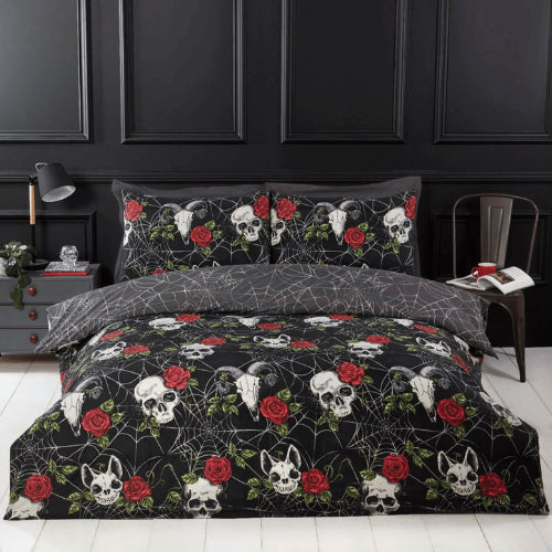 Dark Dreams Skulls & Roses Duvet Set