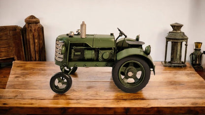 Green Metal Tractor Ornament 17cm 🚚