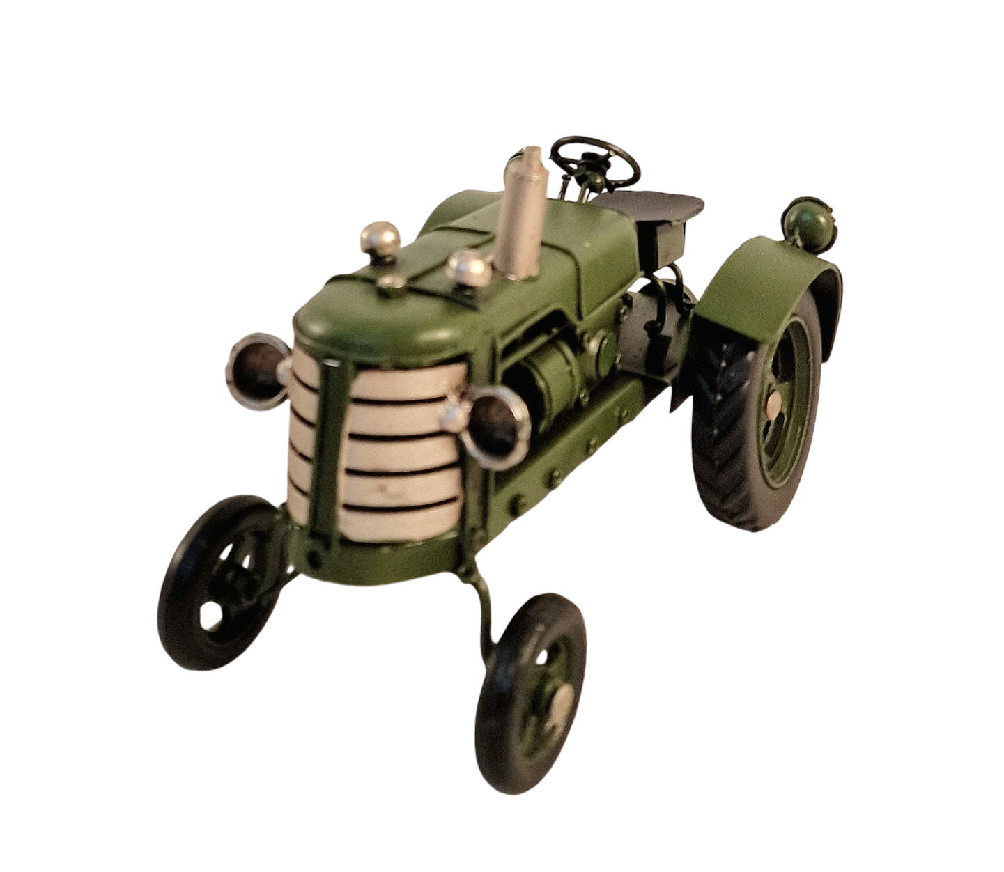 Green Metal Tractor Ornament 17cm 🚚