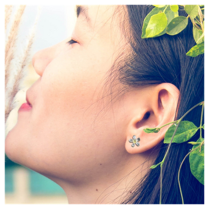 Silver Daisy Stud Earrings